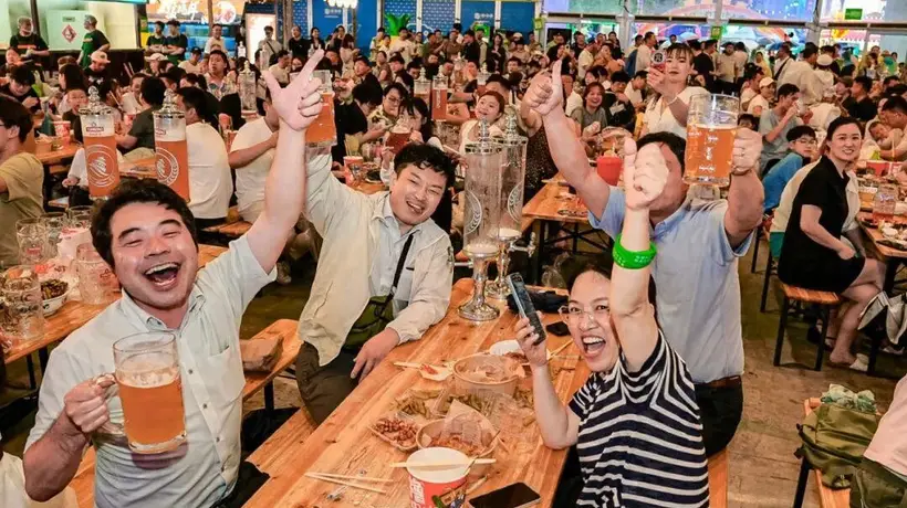啤酒冷热知识大揭秘:颜色与泡沫背后的秘密