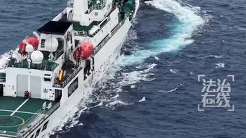 7月24日黄岩岛海域维权现场画面公开 中国海警水炮驱离非法闯境菲船引关注