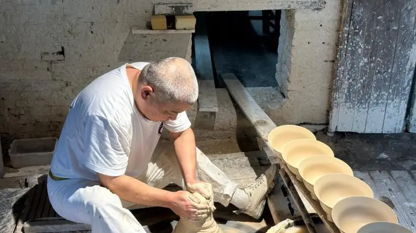 来景德镇古窑体验千年瓷都柴烧魅力 跟着传承人触摸窑火匠心温度