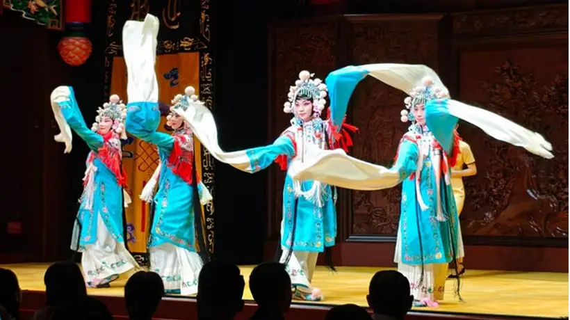 南明河畔焕新方舟戏台启动多元活动 市民游客解锁戏曲休闲新体验