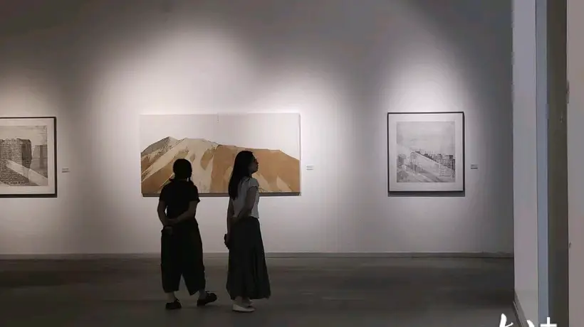 广州画院2026年度“和鸣南粤”系列展览启幕 三地艺术家百余件都市题材作品邀观众漫步展厅感受笔墨与城市的碰撞