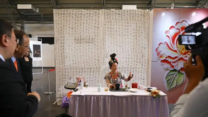 “她的花开”融合展与沉浸式戏剧展邀您共赴雅加达文明之约