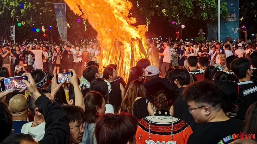 15个主题火堆燃起点燃欢乐 2026凉山会理火把节邀你围圈踏歌共狂欢