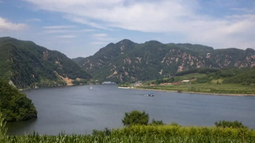 桓仁秋日多玩法：五女山逛城、桓龙湖乘舟吃鲜鱼、枫林谷虎谷峡漫赏红叶享静谧