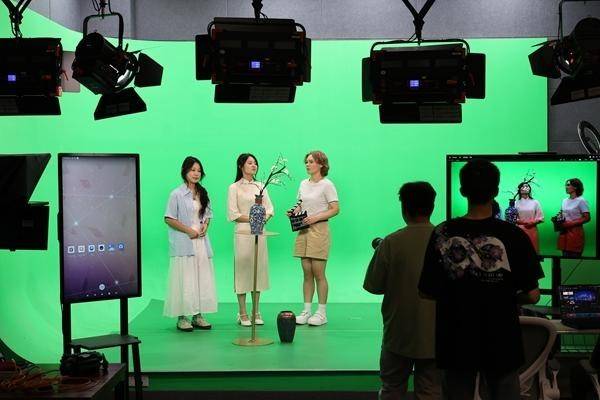 从“观看者”到“创造者”，微短剧里的青年力量