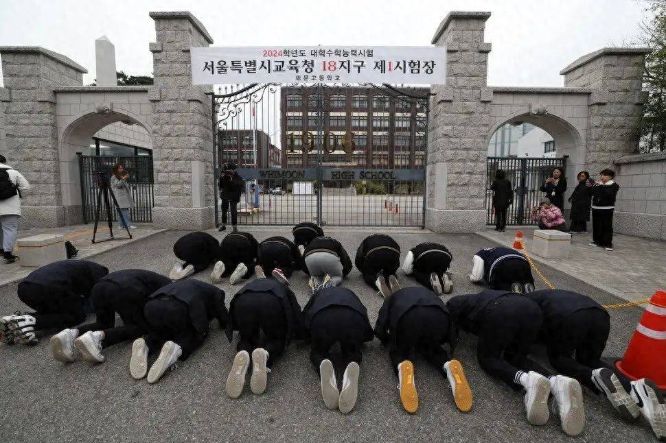 穿尿不湿进考场！飞机停飞、股市延迟，韩国高考有多疯？