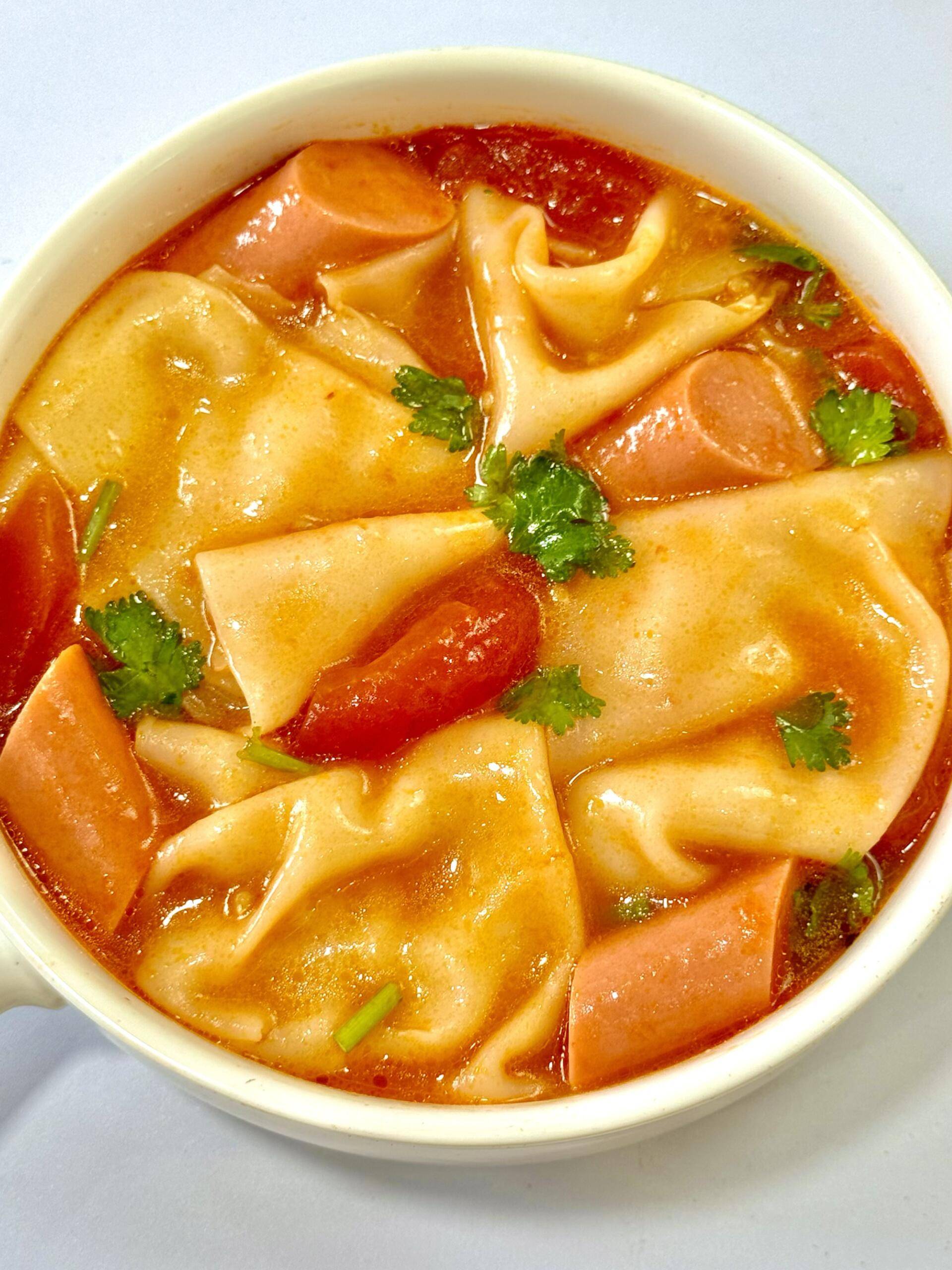饺子皮火腿番茄汤，一碗暖胃的简单幸福