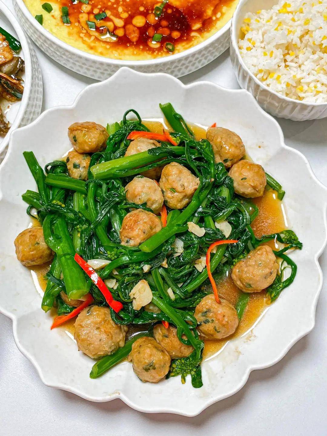 钾含量是香蕉18倍！三道家常下饭菜，养肝强腿适合中老年人