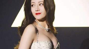 迪丽热巴晒出夏季酷辣性感写真，诠释异域风情自信之美，网友赞