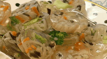 清透如玉入口即化，蔬菜猪皮熬出极致清凉风味