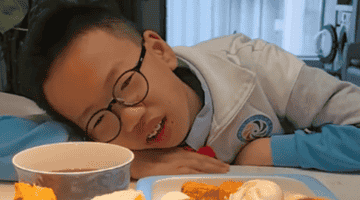 “孩子都脑缺氧了，你还嫌他写得慢！”一顿全碳水早餐，让家长被群嘲