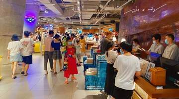 广州这家书店开在高档商场内,人气却不输奢侈品牌,游客:太牛了