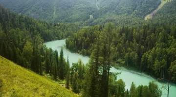 跟着土生土长伊犁导游玩转赛里木湖喀拉峻琼库什台 共赴一场四季美景美食盛宴
