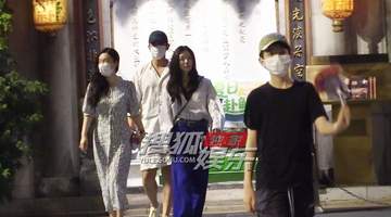 霍思燕杜江携嗯哼参与好友小聚 漫步松弛氛围里尽显惬意度假时光