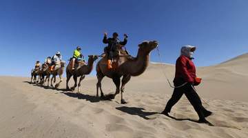 2026暑期敦煌鸣沙山月牙泉 千人骑乘骆驼逛大漠体验丝路慢游热