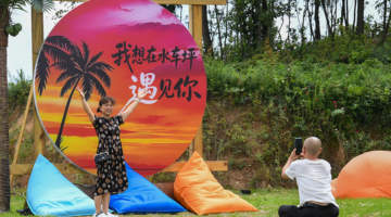 重庆黔江:高山“凉资源”激活避暑“热经济”