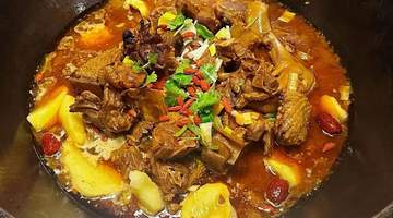 [美味邹城]石墙炖大鹅：铁锅里的家乡味道