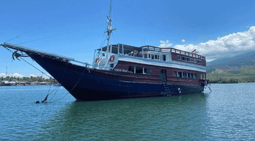 印尼游轮遭巨浪击沉,中国游客海上漂流数小时获救