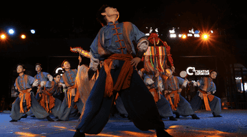青岛市南“社区大舞台·全民时尚秀”点亮老城之夜，新大众文艺展演掀夏日热潮
