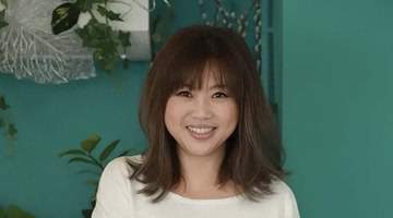 60岁TVB艺人梅小惠素颜晒近况 与好友相伴笑对单身生活引观众关注