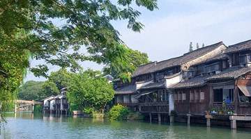 逛过桃花源古镇、去过大庸古城?曾经热热闹闹的仿古文旅街区,如今咋变这般光景?