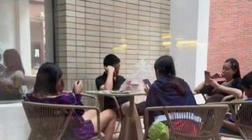 阿那亚多元活动热闹开展 理想CEO李想妻子挺孕肚现身引关注