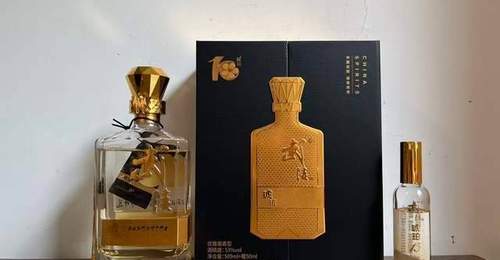 品鉴武陵琥珀十周年纪念酒,一款有意思的套装酒