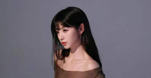 田曦薇晒出盛夏清凉写真,当可爱与性感结合,诠释轻熟美丽