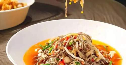 吕文扬:在葱香椒麻里熬出地道风味
