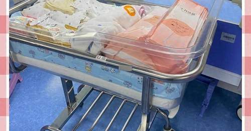 “全网最糊涂奶奶”火了,全家出院把孩子落医院,网友笑出鹅叫声