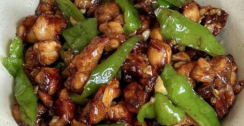 青椒炒鸡腿肉:十分钟出锅的下饭神器