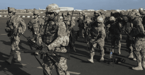 美军增兵中东,伊朗废约反制,霍尔木兹海峡成新博弈焦点