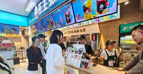奶茶店集体卖冰淇淋定价超奶茶 专家拆解热销背后的存量增长逻辑