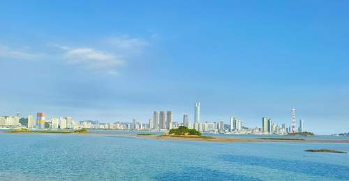 7月26日逛鼓浪屿遇冷 海景民宿降价仍遇冷 观众热议厦门文旅转型困局