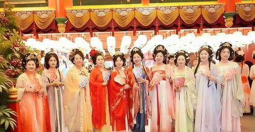 国花瓷西凤酒醉美推荐官活动启动 500家终端老板成主角晒日常获百万播放