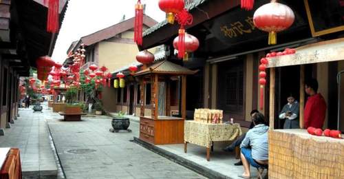 景区收费套路多又新 多元玩法暗藏消费陷阱 游客出游体验遇堵