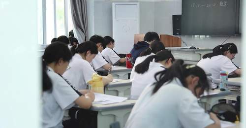 高考人数连降 2 年,今年少 45 万!为何说 “卷” 才刚开始?