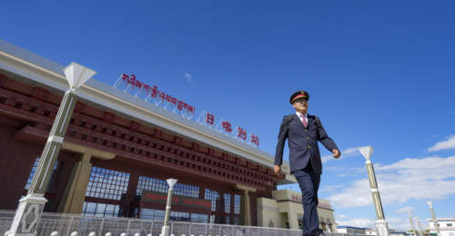 次仁的“天路”:一个藏族青年的铁路梦