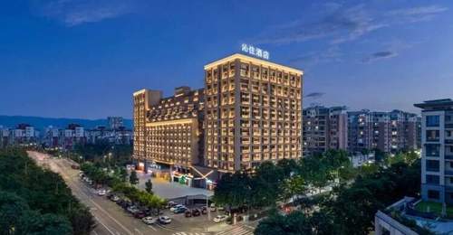 酒店推⾏“24小时退房”机制,亮点在于打破惯例