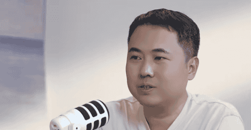 “充电宝一哥”港股上市首日一度跌超9%,CEO此前称:充电宝大概率过几年就“死”了