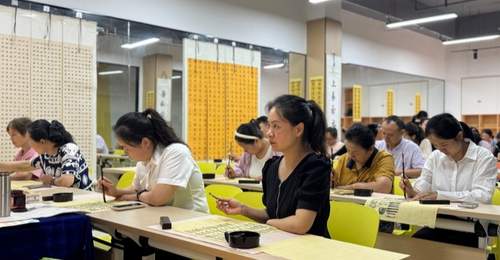 湖北咸安:社区夜校点亮居民精神文化生活
