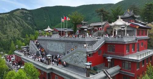 “好风光”与“烟火气”完美融合!五台山黛螺顶迎来暑期旅游高峰