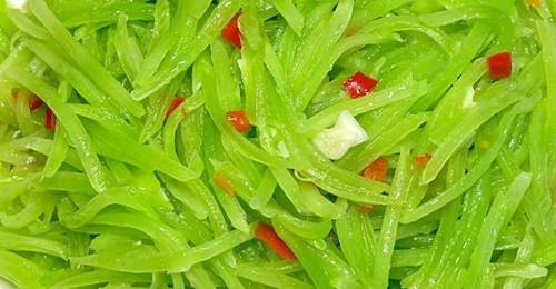 今日小暑,必做“2菜1肉”给老人吃,寓意消暑解毒,平安入伏