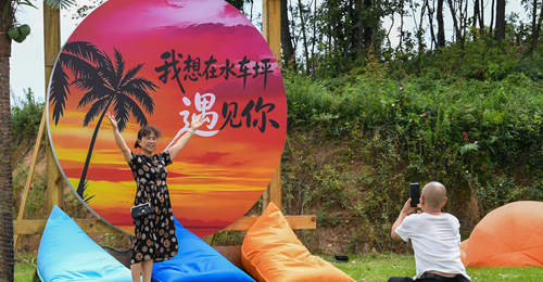 重庆黔江:高山“凉资源”激活避暑“热经济”