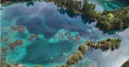 网传“九寨沟湖水依靠颜料染色才呈现蓝色”，官方辟谣！