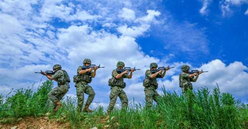 盛夏日,共赴火热练兵场