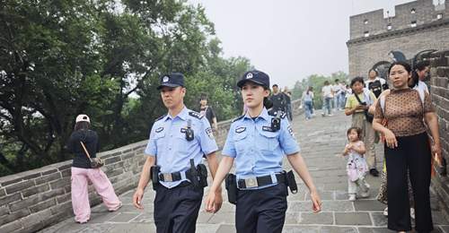 暑期八达岭长城景区迎客流高峰,延庆警方全域护航平安出游