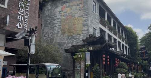 逛甘坑古镇的游客注意:AI付费生成专属游览视频项目已暂停,体验时这些隐私风险要留心