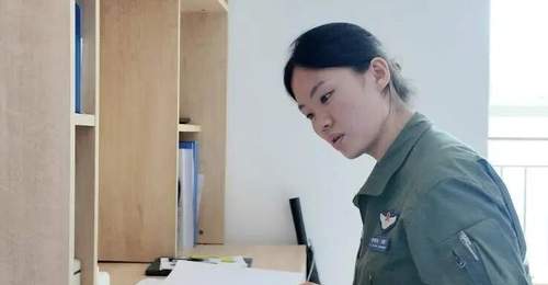 跑四圈操场的24岁姑娘 竟是运-20飞行员还是超重本线145分的训练第一