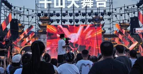 来千山赴夏夜之约 夜游活动燃爆全场游客畅享清凉好时光